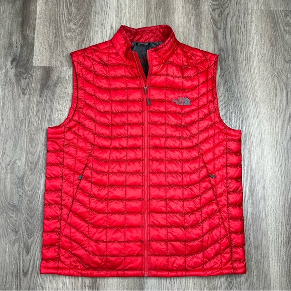 North Face Vest Mens Large Red ThermoBall Insulated Packable Puffer Outdoors Zip - Picture 2 of 11